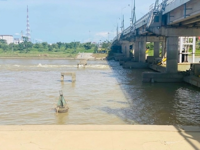 Đập ngăn mặn nơi xảy ra sự việc một học sinh lớp 9 bị nước cuốn mất tích. Ảnh: Gia đinh và Xã hội