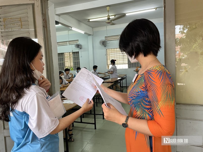Thí sinh dự thi môn Ngữ văn tại Kỳ thi THPT năm 2024 ở TP.HCM. Ảnh: Người Đưa Tin