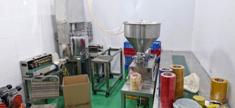 Đường dây sản xuất, buôn bán mỹ phẩm giả do L.T.M.D cầm đầu vừa vị triệt phá. Ảnh: Công An Nhân Dân