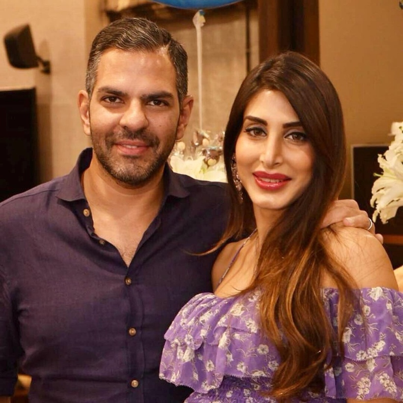 Tỷ phú Sunjay Kapur và người vợ hiện tại Priya Sachdev.