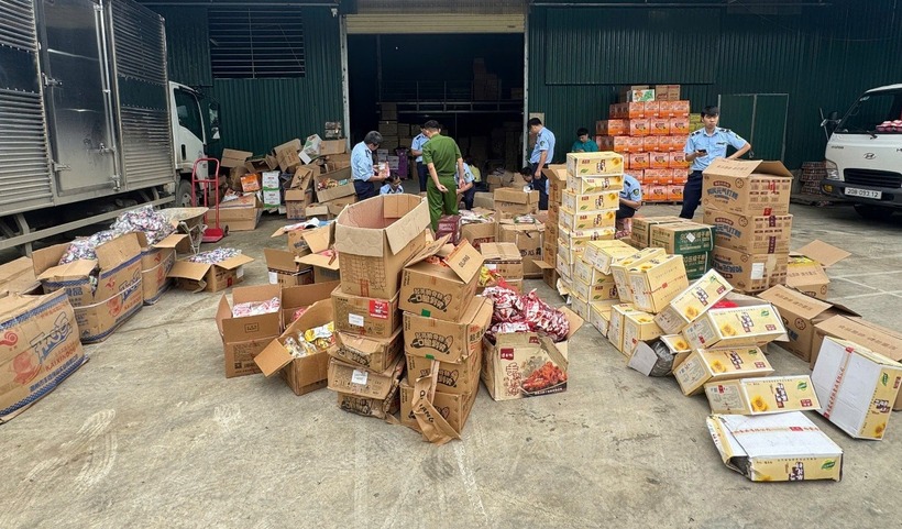 Các nhóm hàng đặc biệt như thuốc, thực phẩm chức năng cũng được giám sát chặt chẽ. (Ảnh: Cục quản lý & Phát triển thị trường trong nước)