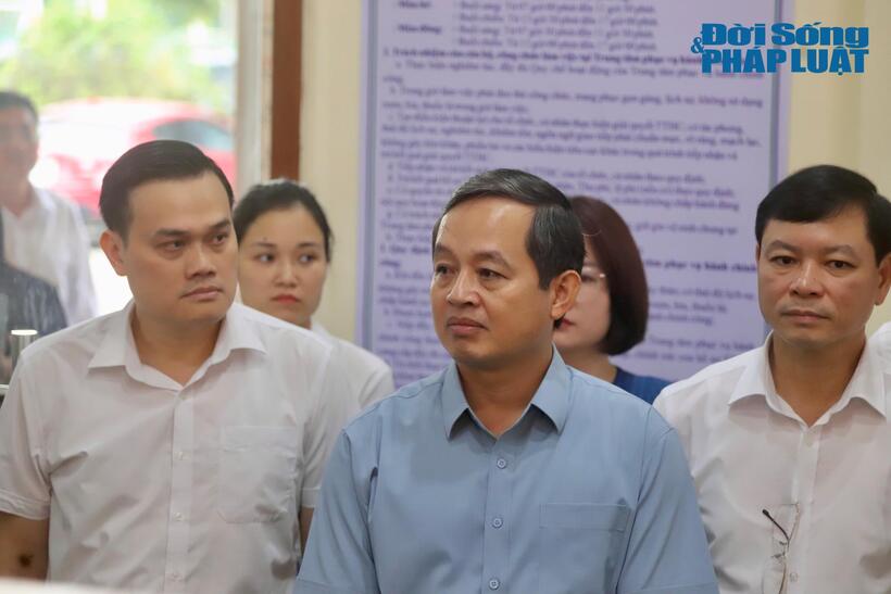 Ông Phạm Hoàng Sơn, Phó Bí thư Thường trực Tỉnh ủy, Chủ tịch HĐND tỉnh Thái Nguyên theo dõi trực tiếp việc vận hành giải quyết thủ tục hành chính theo mô hình chính quyền địa phương hai cấp tại phường Sông Công