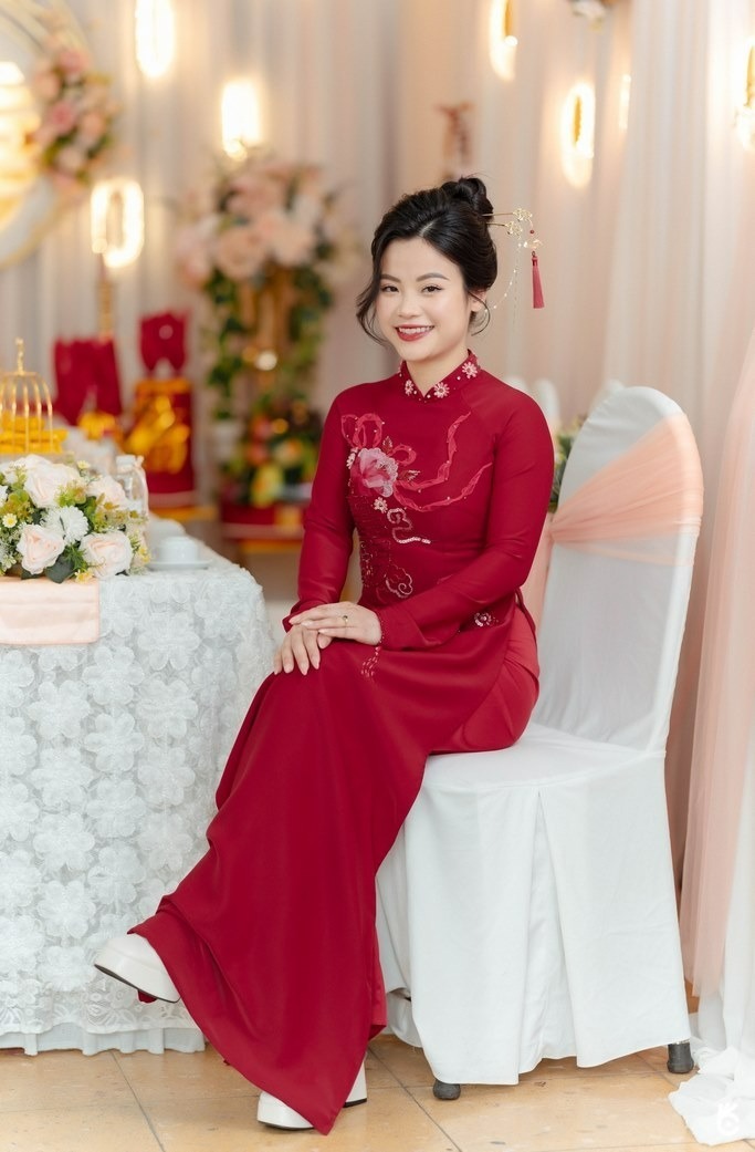 Tóc búi cao. Ảnh: Calibridal