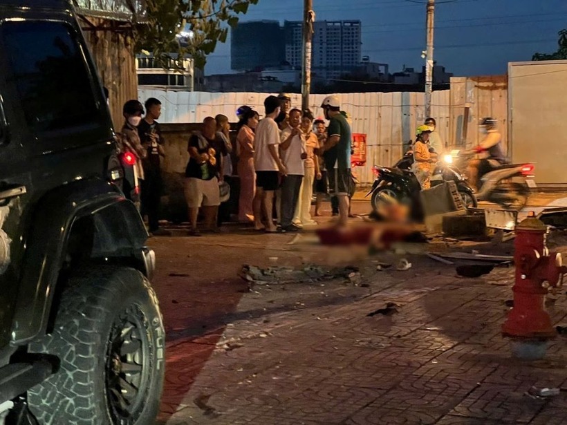 Hai người phụ nữ tử vong trong vụ ôtô tông loạt xe máy. (Ảnh: Lao động)