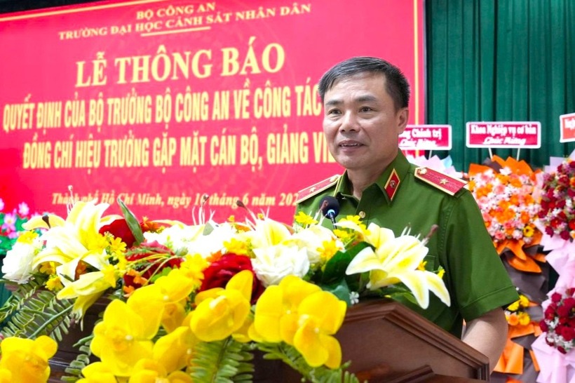 PGS.TS, Thiếu tướng Đỗ Anh Tuấn, tân Hiệu trưởng Trường Đại học Cảnh sát nhân dân phát biểu tại buổi lễ. (Ảnh: Trường Đại học Cảnh sát nhân dân)