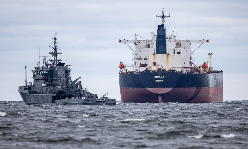 Anh công bố thêm lệnh trừng phạt đối với tàu chở dầu Nga. Ảnh: Reuters