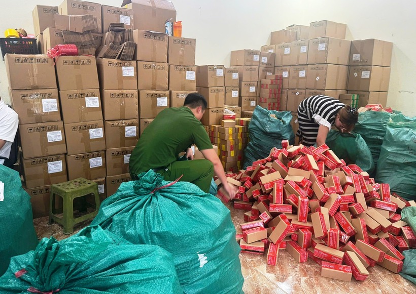 Kho hàng của các đối tượng. Ảnh: Công an Ninh Bình/Vietnamnet