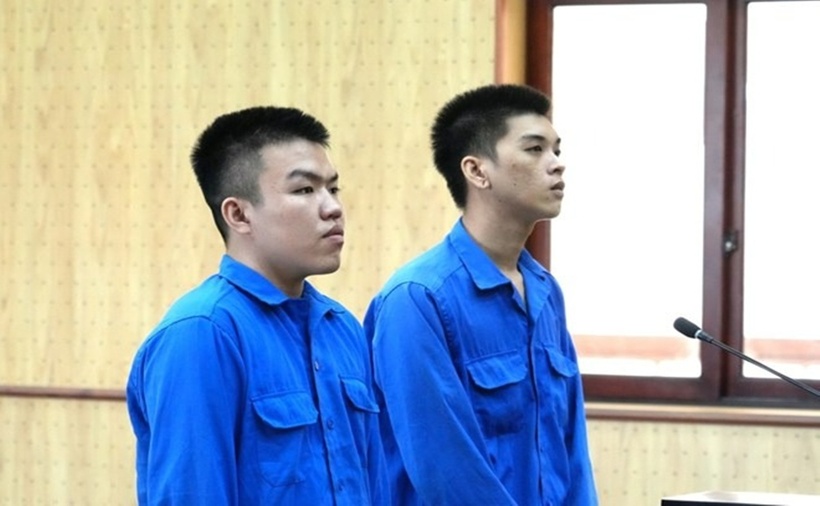 Hai bị cáo tại phiên tòa. (Ảnh: Lao động)