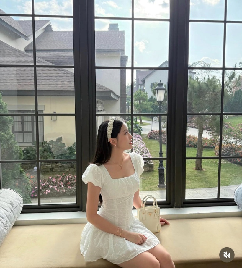 Trong một clip chia sẻ trên mạng xã hội, Tăng Mỹ Hàn cho biết từ trước đến nay, cô không can thiệp dao kéo để trở nên đẹp hơn. Người đẹp khẳng định vẻ ngoài của cô là hoàn toàn tự nhiên, chưa từng trải qua phẫu thuật thẩm mỹ.