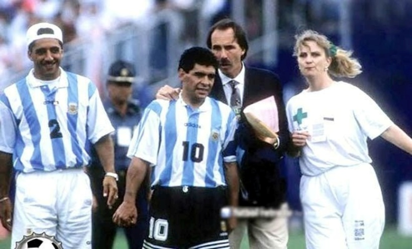 Maradona đã phải rời World Cup 1994, giải đấu lớn cuối cùng trong sự nghiệp của anh, một cách đầy tranh cãi và hổ thẹn sau khi bị phát hiện dương tính với chất cấm.