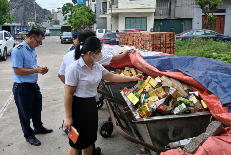 Vụ hàng nghìn hộp thực phẩm chức năng bị đổ bỏ tại bãi rác ở Quảng Ninh: "Lộ diện" chủ nhân - 3