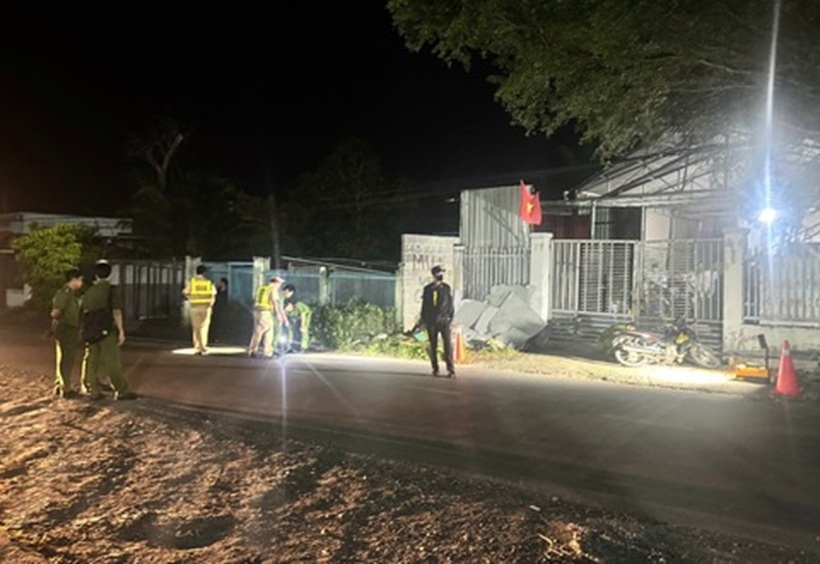 Công an khám nghiệm hiện trường. Ảnh: Công an TP.HCM