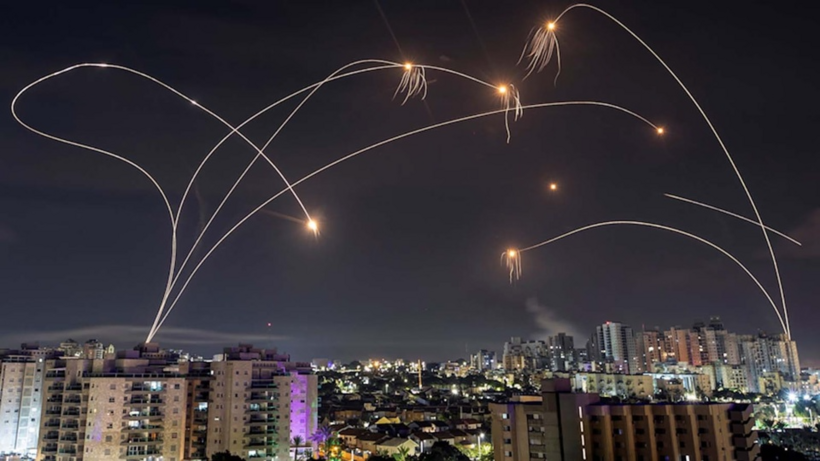 Hệ thống phòng không Vòm Sắt của Israel chặn đánh tên lửa. Ảnh minh họa