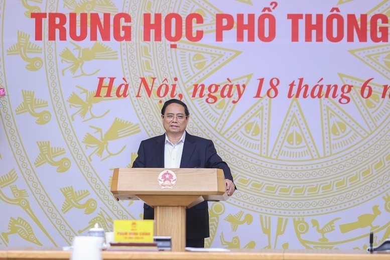 Thủ tướng nhấn mạnh, sự phối hợp nhịp nhàng, chặt chẽ, nhất quán và thông suốt giữa Trung ương và địa phương là yếu tố quyết định thành công của kỳ thi - Ảnh: VGP/Nhật Bắc