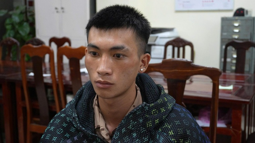 Nghi phạm cướp tại tiệm vàng Nguyễn Tuấn Hùng tại cơ quan điều tra. (Ảnh: Cơ quan công an)