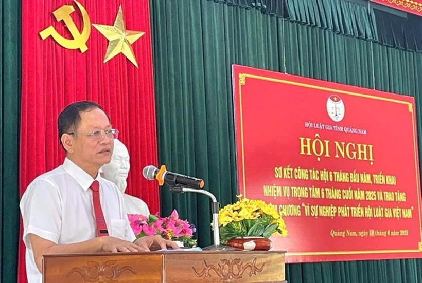 Ông Trần Thế Cẩm, Chủ tịch Hội Luật gia Quảng Nam, phát biểu khai mạc hội nghị.