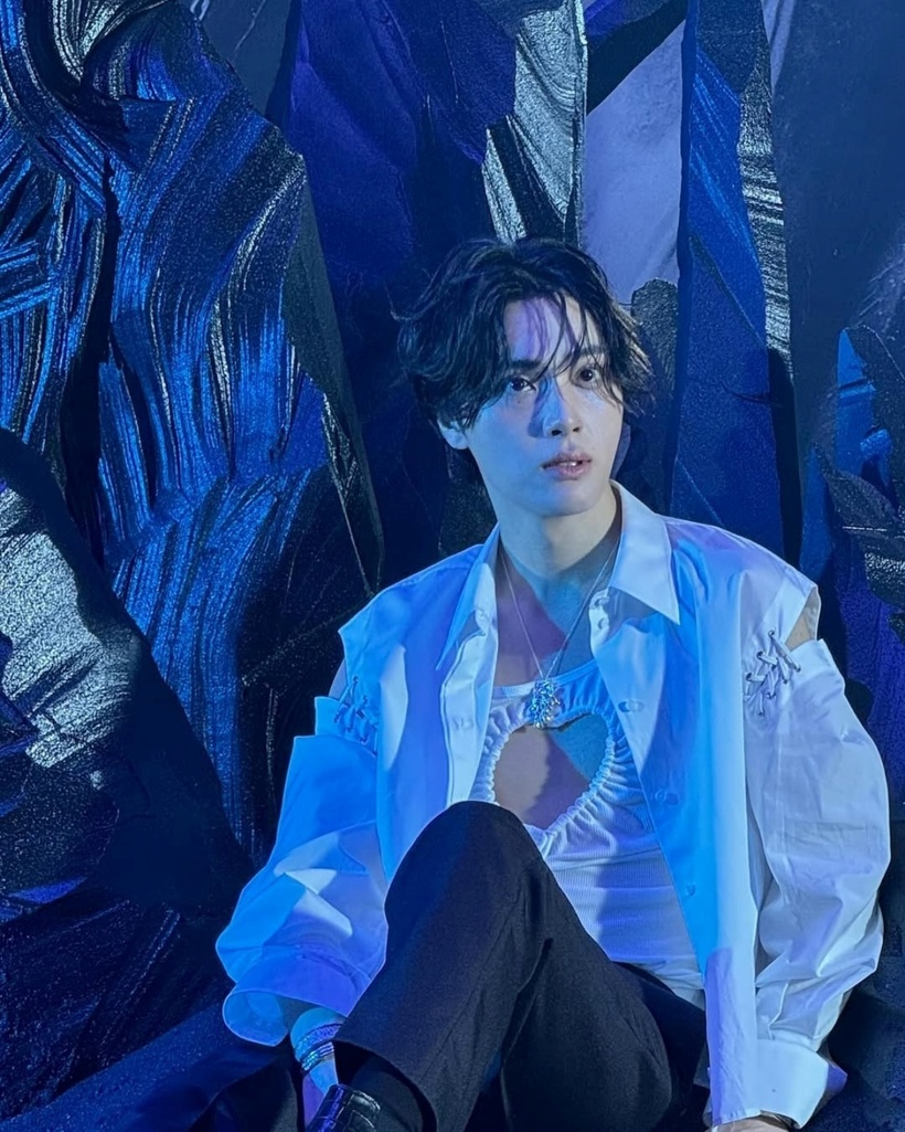 Nam ca sĩ Joo Haknyeon.