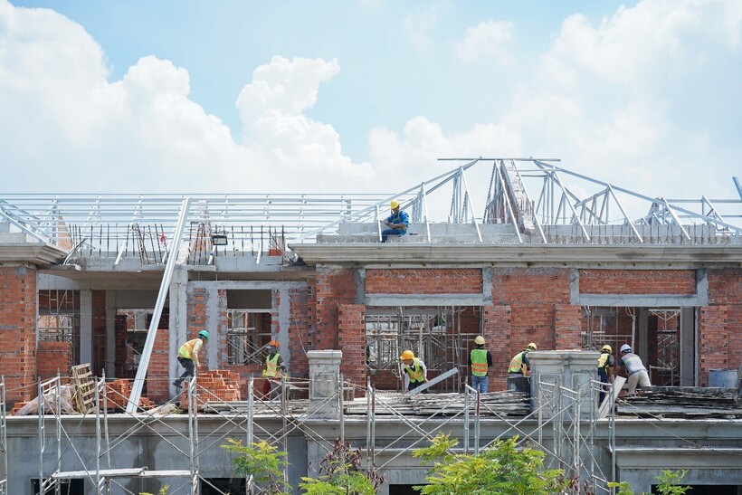 Aqua City đẩy mạnh thi công, tăng tốc hoàn thiện đồng loạt các công trình nhà ở và tiện ích tại nhiều phân khu.