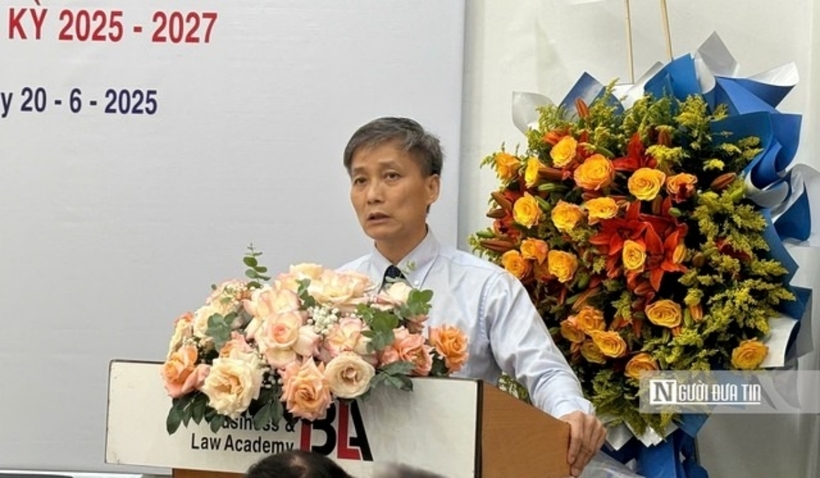 Đồng chí Nguyễn Khánh Ngọc, Bí thư Đảng ủy, Chủ tịch Hội Luật gia Việt Nam phát biểu tại Đại hội.