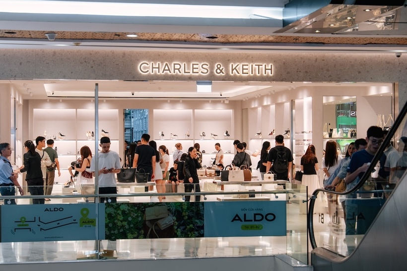 Các cửa hàng phụ kiện hút khách với loạt ưu đãi đến 60% dịp Vincom Red Sale 2025