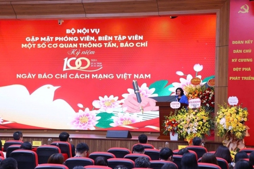 Theo Thứ trưởng, các bài viết đã khơi dậy niềm tin vào cuộc cải cách hành chính, sắp xếp tổ chức bộ máy.