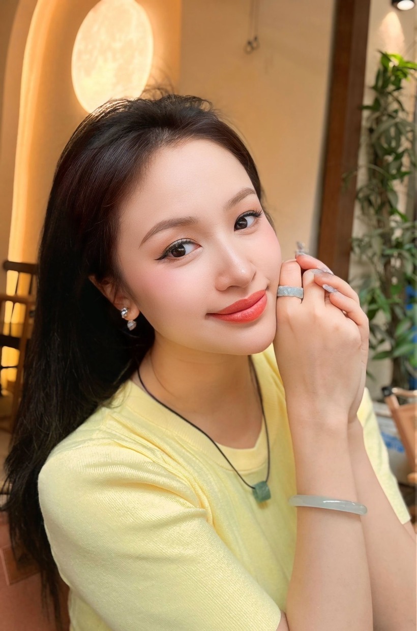 MC Vân Hugo chia sẻ, cô đang làm việc với luật sư để yêu cầu nhãn hàng chịu trách nhiệm. Ảnh: Tri Thức