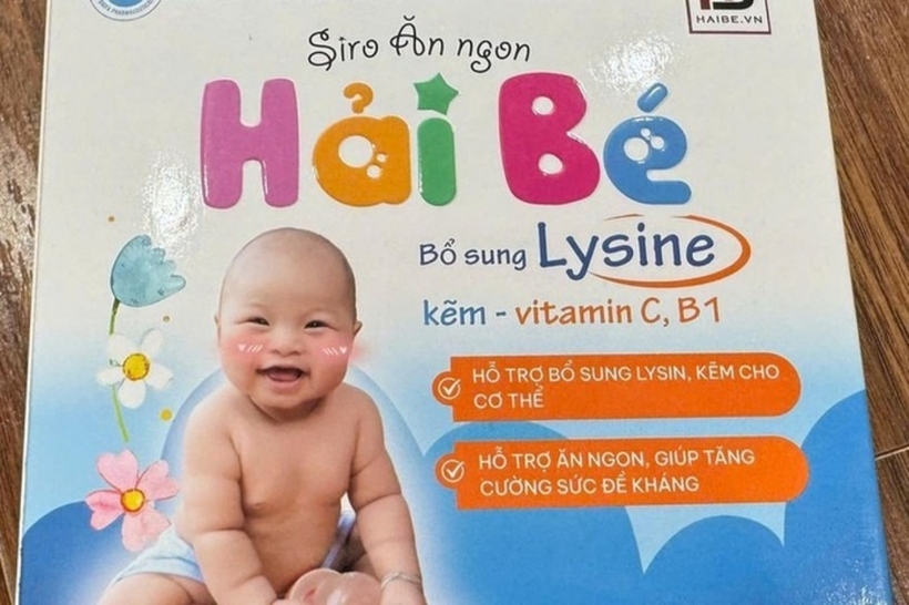 Kết quả giám định xác định hàm lượng các chất chính trong sản phẩm Siro ăn ngon Hải Bé như vitamin A, vitamin C và canxi đều chỉ đạt dưới 70% so với công bố. Ảnh: Người Lao Động