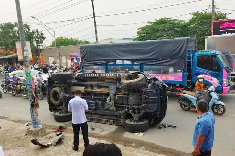 Hiện trường vụ tông xe khiến thiếu tá CSGT và 2 người dân tử vong. Ảnh: Dân Trí