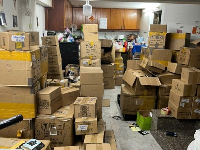 Kho hàng của các đối tượng. Ảnh: Công an Nhân dân