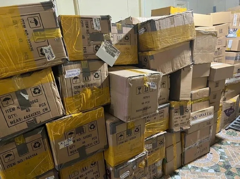 Hàng ngàn chai nước hoa Chanel, Bvlgari, Dior... giả, Công an TP.HCM vừa thu giữ