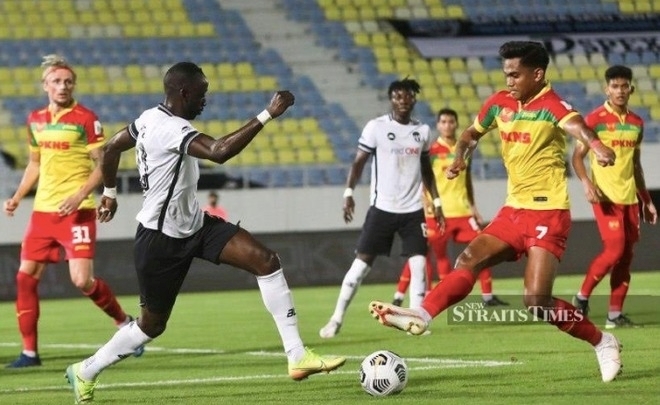 Giải VĐQG Malaysia tràn nhập cầu thủ nước ngoài. Ảnh: New Strait Times