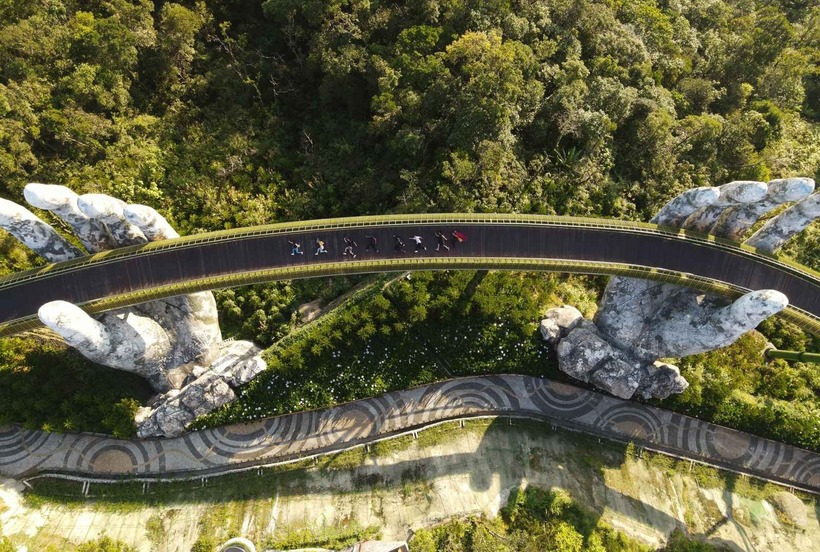 Cầu Vàng là một trong những hình ảnh gắn với đỉnh Bà Nà. Ảnh: BQL Bà Nà Hills