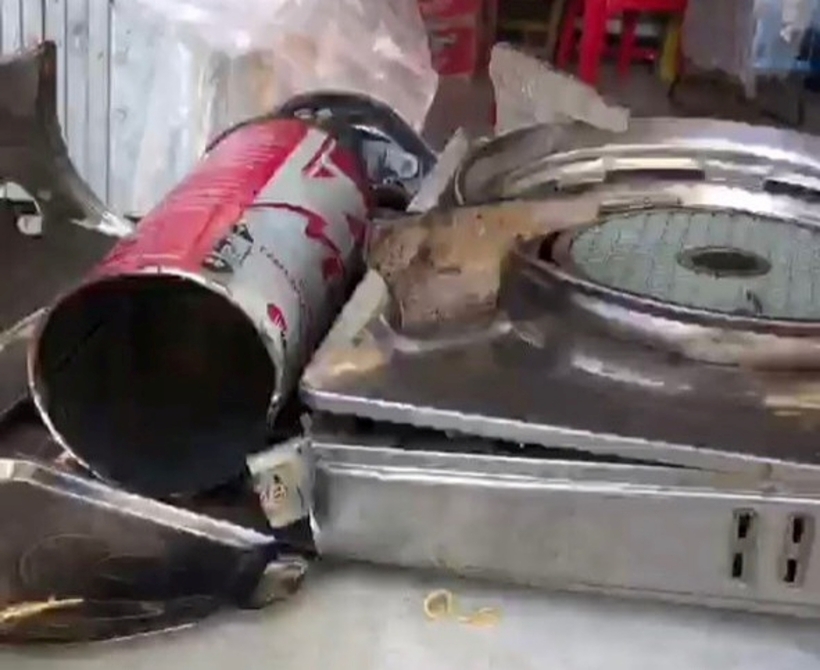 Hình ảnh một bình gas phát nổ với phần đáy bình bung ra. Ảnh: VnExpress