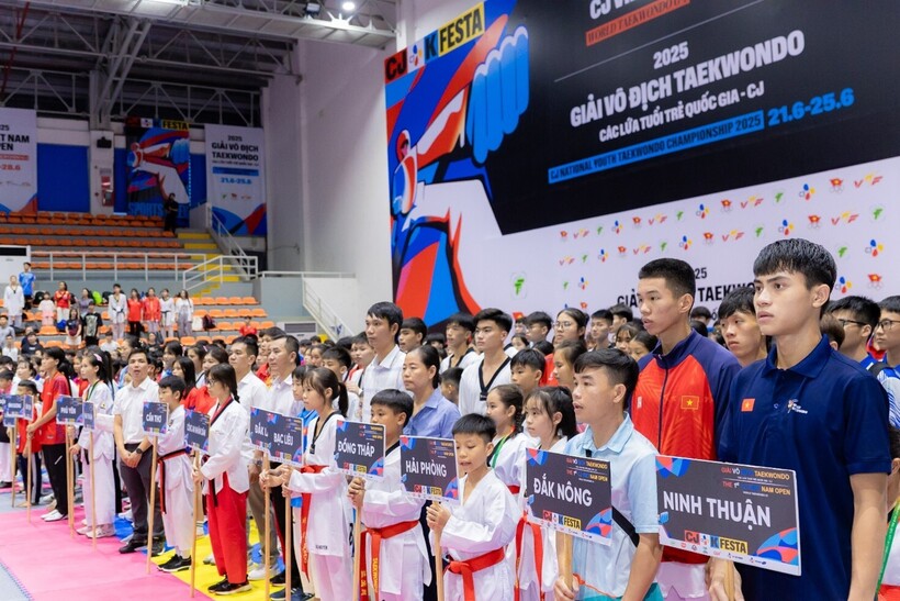Hơn 1.000 vận động viên toàn quốc hội tụ tại Giải Vô địch Taekwondo các lứa tuổi trẻ Quốc gia - CJ 2025. Ảnh: Đức Minh.