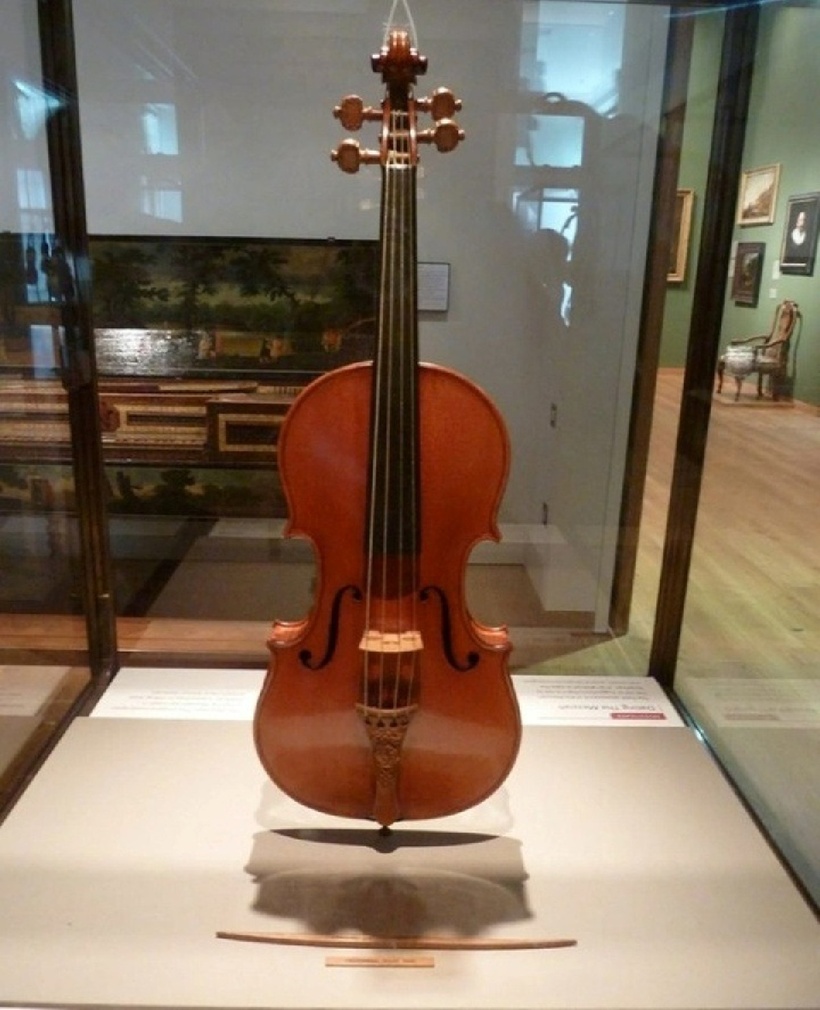 Chiếc violin Stradivarius MacDonald. Ảnh: Natgeo