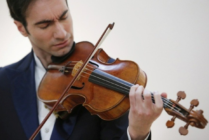 Violin Messiah Stradivarius đang được trưng bày tại Bảo tàng Ashmolean ở Oxford, Anh. Ảnh: Natgeo.
