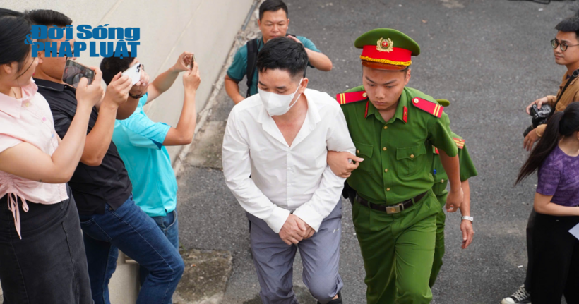 Cận cảnh dẫn giải các bị cáo đến phiên tòa xét xử vụ án xảy ra tại Tập đoàn Phúc Sơn - 7