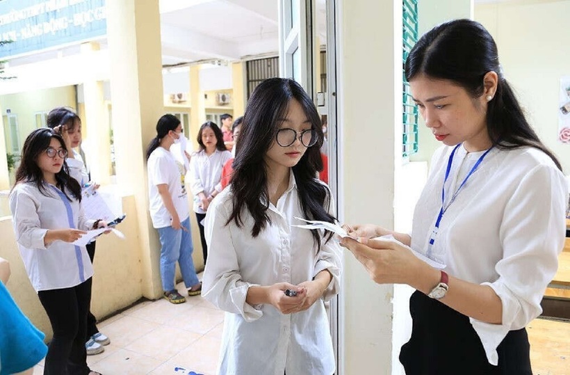 Theo quy chế thi tốt nghiệp THPT 2025, nếu phát hiện đề thi thiếu trang hoặc rách, hỏng, nhòe, mờ, phải báo cáo ngay với giám thị chậm nhất 5 phút từ thời điểm bắt đầu tính giờ làm bài. Ảnh minh họa