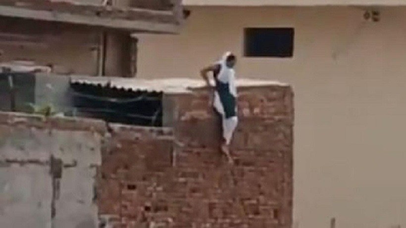 Người phụ nữ đã liều lĩnh nhảy từ mái khách sạn xuống để bỏ trốn sau khi bị chồng phát hiện ngoại tình. Ảnh: Người đưa tin.