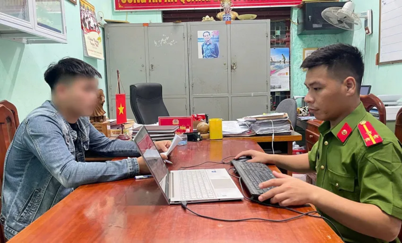 P.P. (ngụ tại xã Quảng Lộc, thị xã Ba Đồn) tại cơ quan công an. Ảnh: PLO