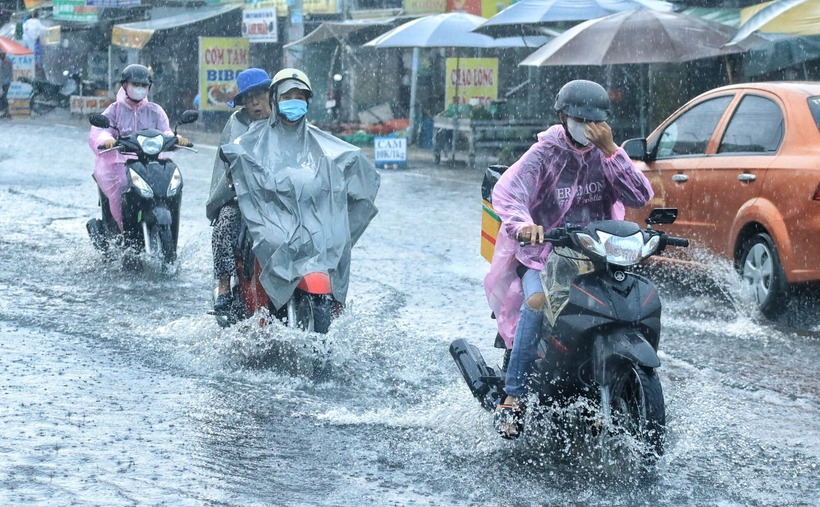 Hôm nay (25/6), các khu vực Tây Bắc, Việt Bắc và Nam Trung Bộ được dự báo có mưa rào và dông rải rác, cục bộ có nơi mưa to. Ảnh minh họa