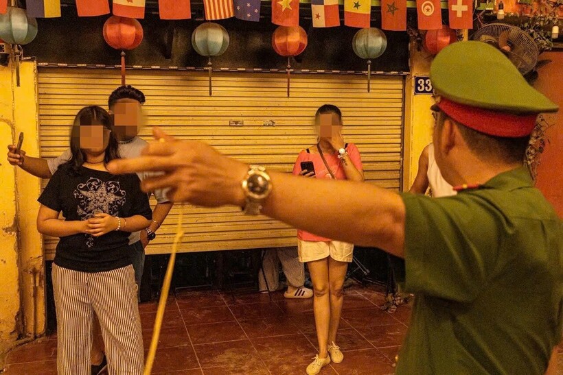 CSGT duy trì hoạt động kiểm soát vào các buổi tối tại khu vực “cà phê đường tàu”.