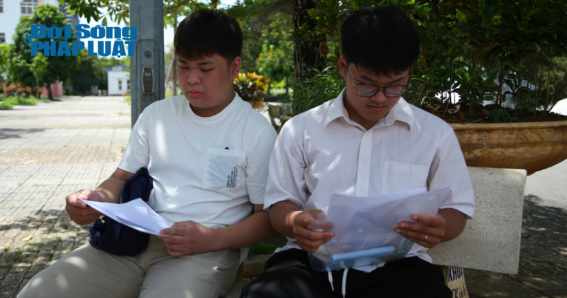 Thí sinh xem lại thông tin.