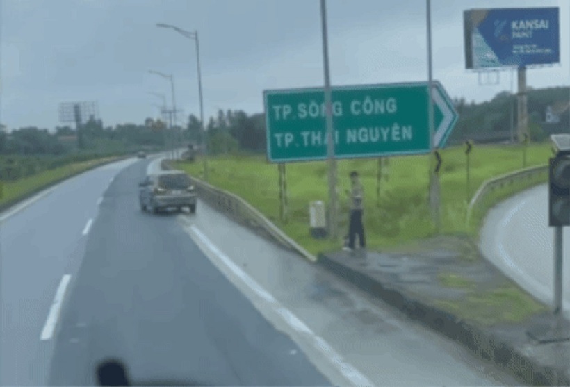 Lùi xe trên cao tốc ở Thái Nguyên, nữ tài xế bị phạt 35 triệu đồng. Ảnh: Dân Trí