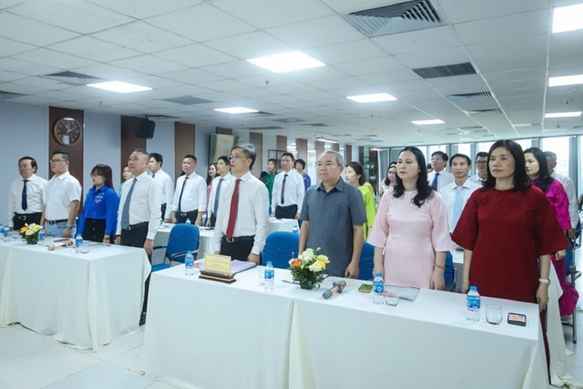 Đồng chí Nguyễn Khánh Ngọc - Bí thư Đảng ủy, Chủ tịch Hội Luật gia Việt Nam dự và chỉ đạo Đại hội Chi bộ Tạp chí Đời sống và Pháp luật.