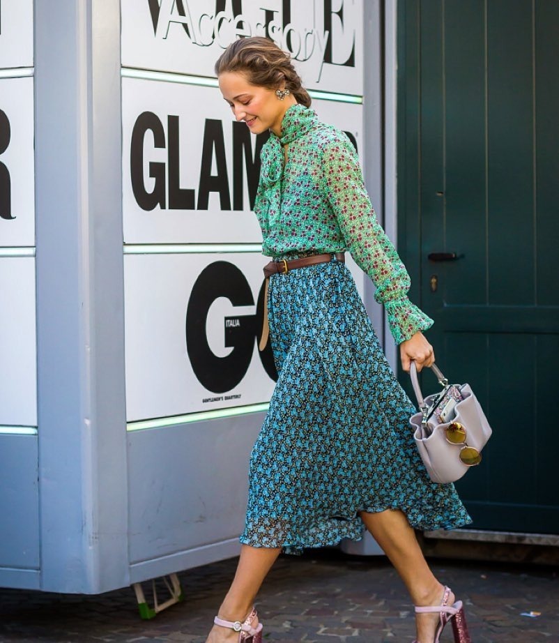 Cách phối đồ hoạ tiết giúp tổng thể trang phục trở nên hài hòa và ăn ý một cách tự nhiên. Ảnh minh hoạ.