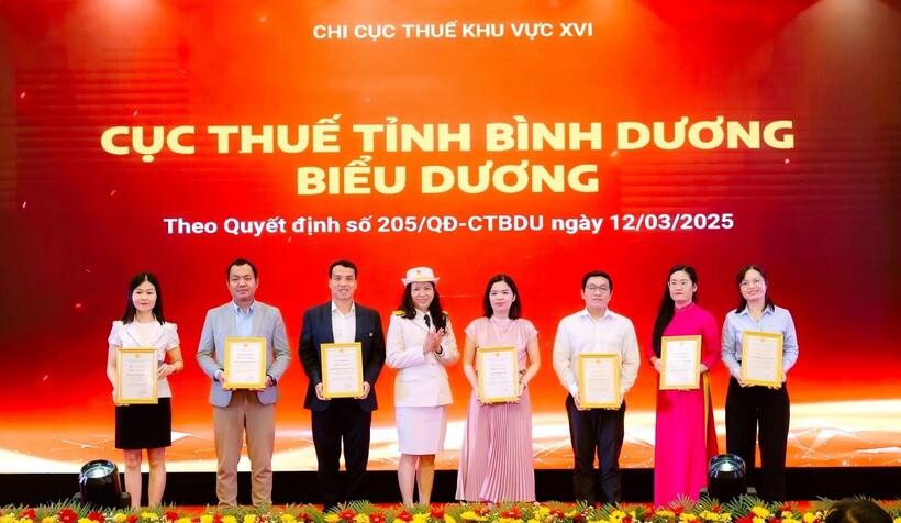 Công ty TNHH TMDV Tân Hiệp Phát cùng các tổ chức, cá nhân được biểu dương vì đã thực hiện tốt các chính sách, pháp luật về thuế, nỗ lực vượt khó và đóng góp đáng kể vào ngân sách nhà nước từ năm 2023.
