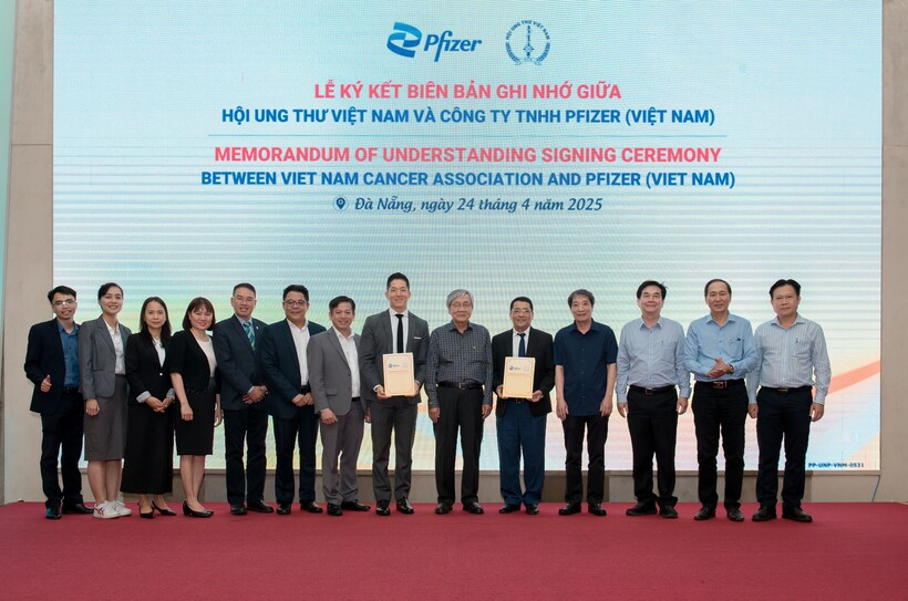 Đại biểu tham dự lễ ký kết thỏa thuận hợp tác giữa Pfizer Việt Nam và Hội Ung thư Việt Nam.