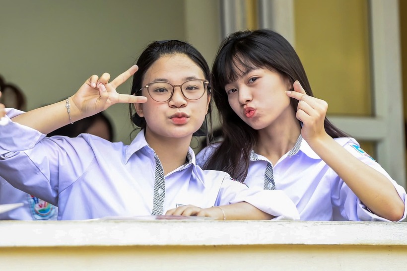 Các thí sinh vừa hoàn thành xong môn thi thứ 2 trong kỳ thi tốt nghiệp THPT 2025. Ảnh: VietNamNet
