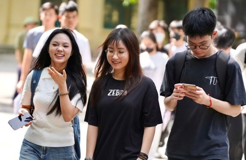 Hơn 1,1 triệu thí sinh tham dự kỳ thi tốt nghiệp THPT 2025 bước vào môn thi đầu tiên. Ảnh minh họa: Giáo Dục và Thời Đại